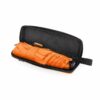 Ülikerge ja kompaktne vihmavari Knirps X4U Neon Orange koos niiskust imava ümbrisega.